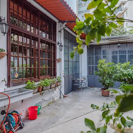 Ca Mesnil, Patio Turin